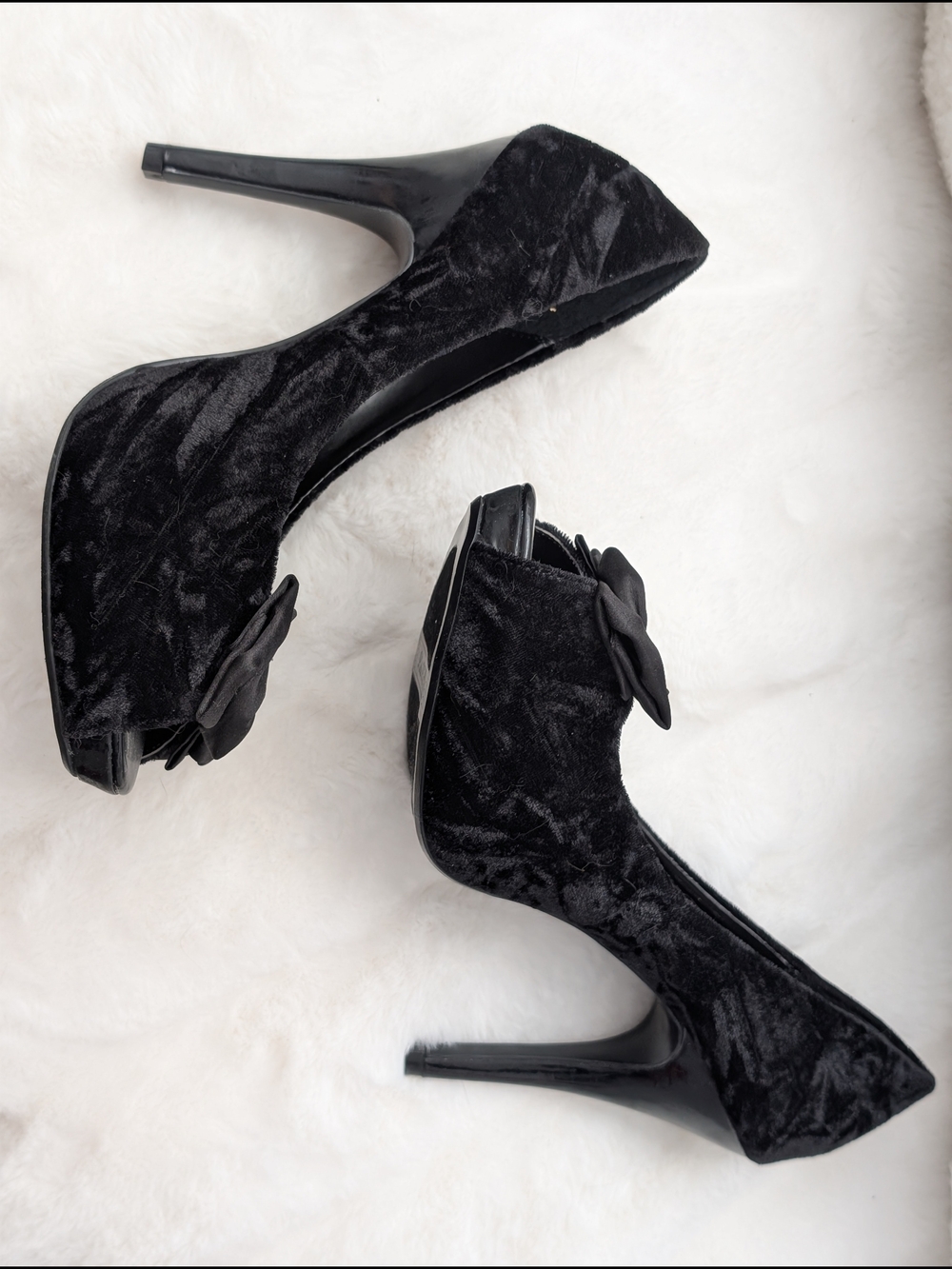 EUC Lulu Townsend Black Crushed Velvet Peep-Toe Heels with Bow Sz 8 - Picture 2 of 12